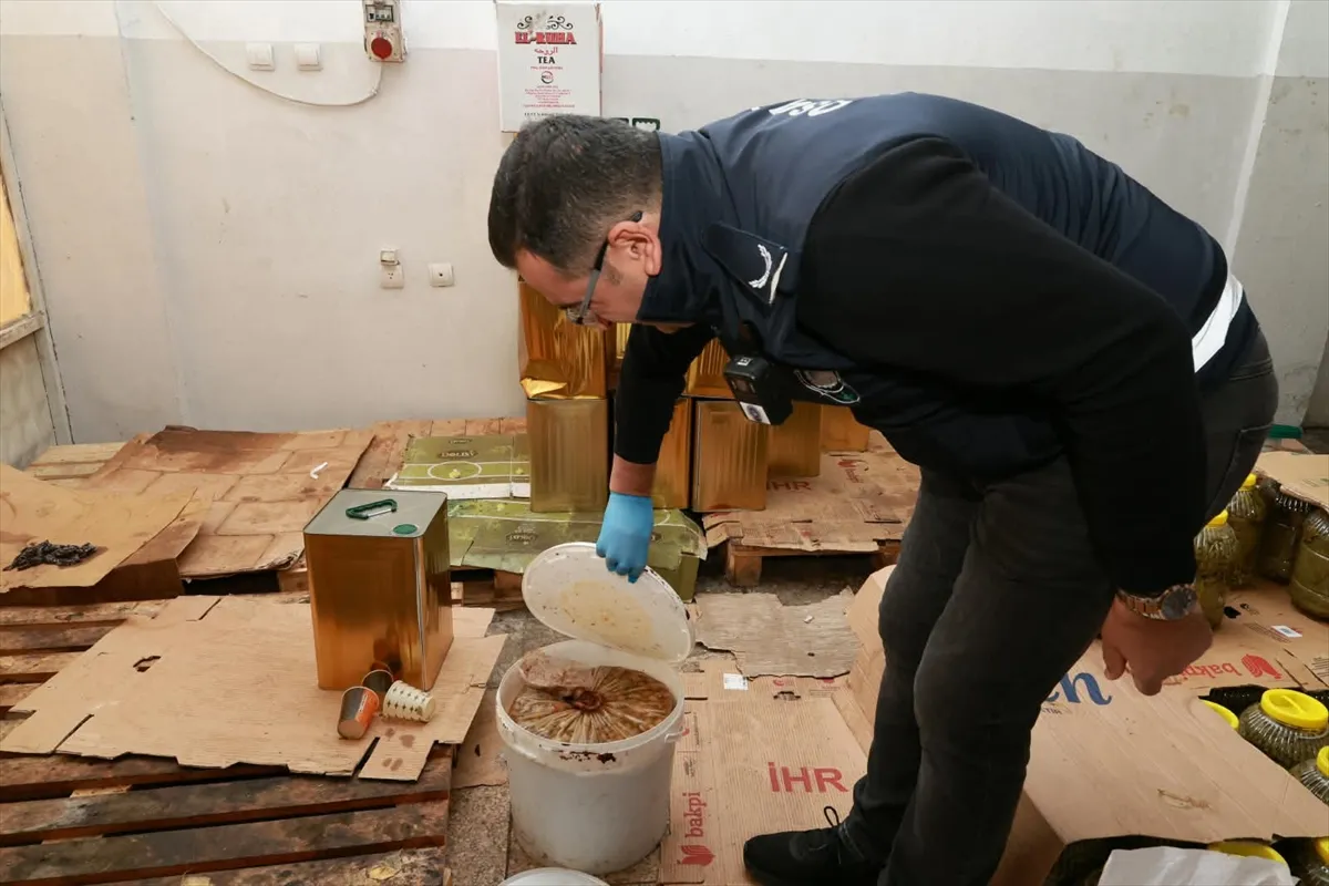 Bursa’da yaklaşık 6,5 ton sağlıksız gıda imha edildi Bursa’da yaklaşık 6,5 ton sağlıksız gıda imha edildi