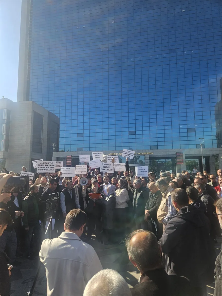 Ankara’da C plakacılardan ABB önünde ihale tepkisi Ankara’da C plakacılardan ABB önünde ihale tepkisi