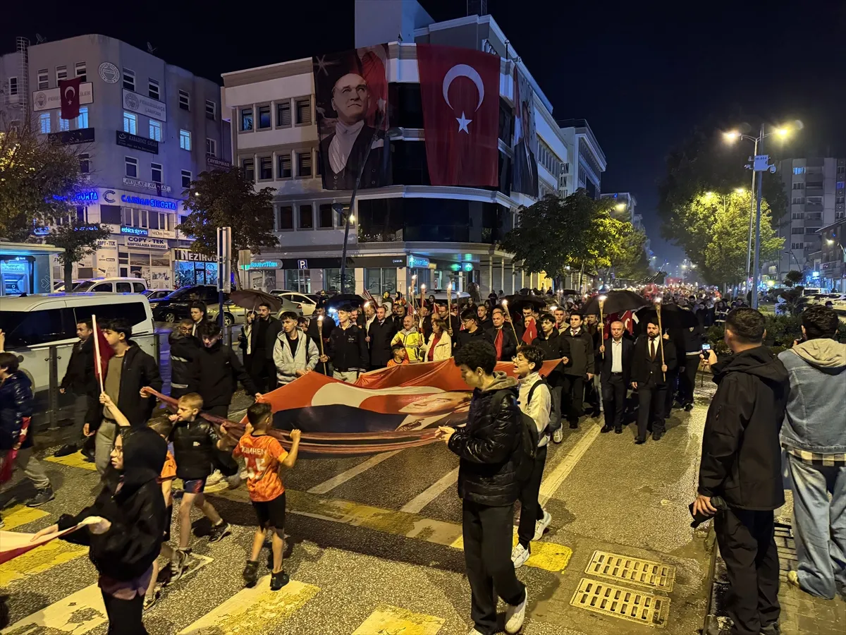 Çankırı’da 103. yıl için fener alayı düzenlendi Çankırı’da 103. yıl için fener alayı düzenlendi