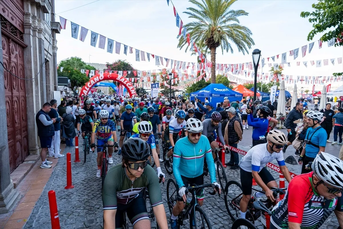 Çeşme’de Veloturk Gran Fondo Bisiklet Yarışı’nın 10’uncusu tamamlandı
