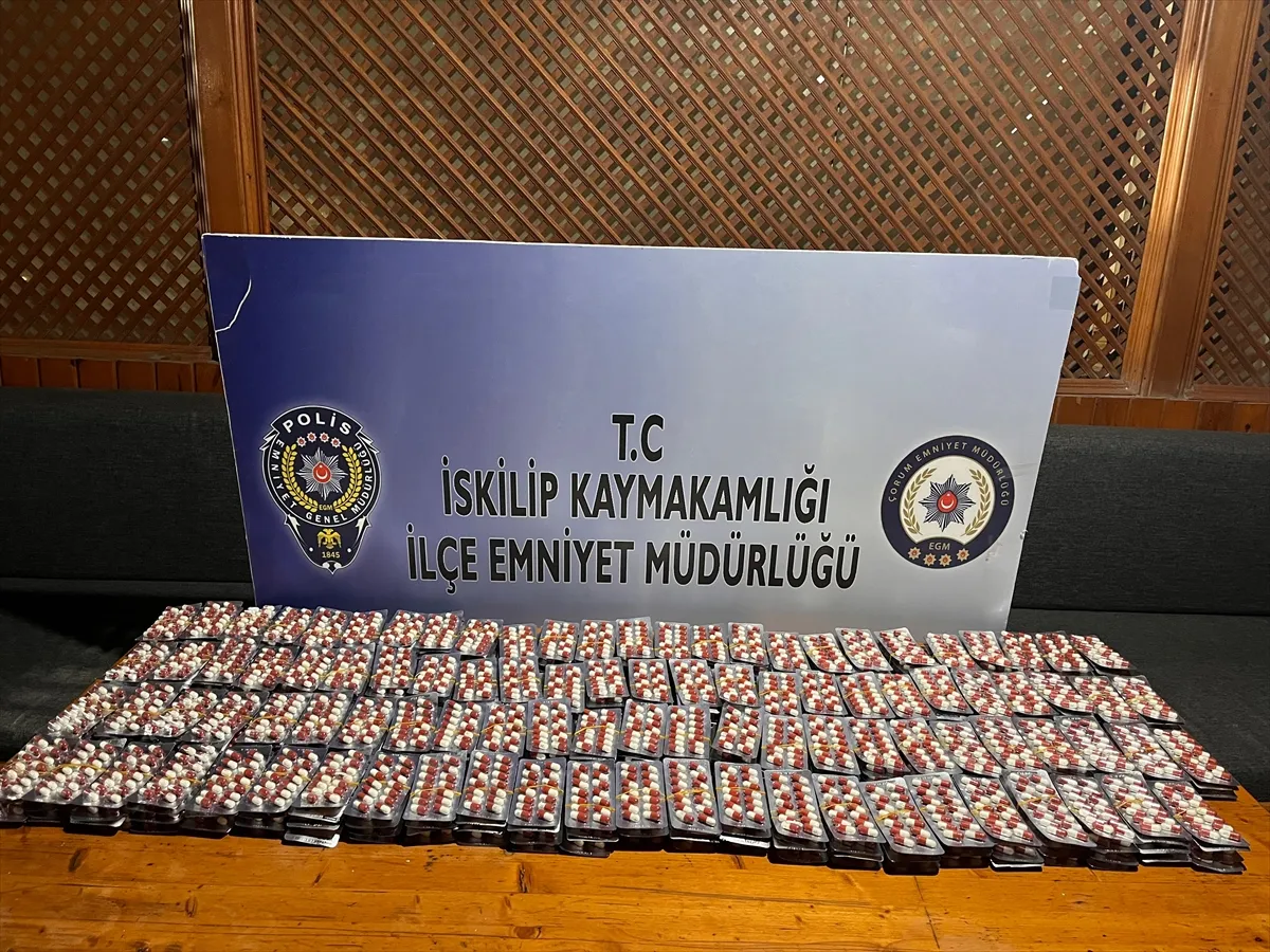 Çorum’da uyuşturucu ticareti iddiasıyla çift gözaltına alındı Çorum’da uyuşturucu ticareti iddiasıyla çift gözaltına alındı