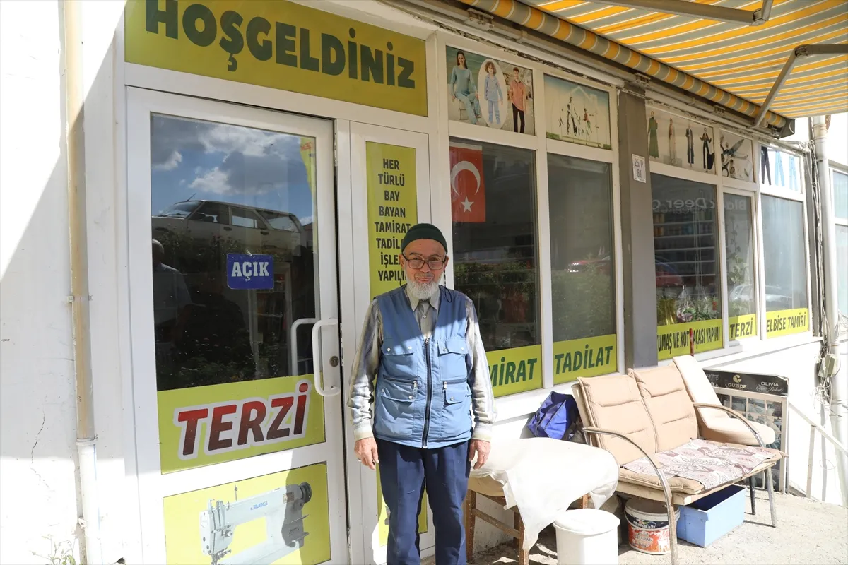 Çubuk’ta bir terzi 61 yıldır mesleğini sürdürüyor