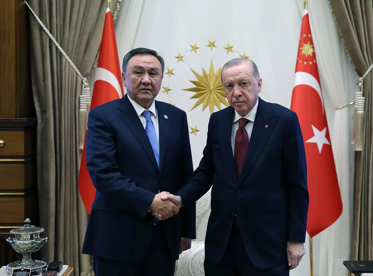 Cumhurbaşkanı Erdoğan, TDT Genel Sekreteri Ömüraliyev’i kabul etti Cumhurbaşkanı Erdoğan, TDT Genel Sekreteri Ömüraliyev’i kabul etti