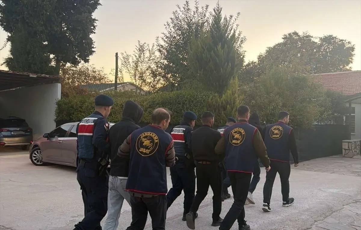 Denizli’de yaşlıları dolandıran 7 şüpheli gözaltına alındı Denizli’de yaşlıları dolandıran 7 şüpheli gözaltına alındı