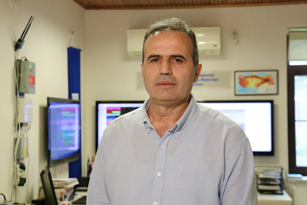 Deprem verilerinin kesintisiz kaydedildiği merkezde simülatörlerle afet bilinci aşılanıyor Deprem verilerinin kesintisiz kaydedildiği merkezde simülatörlerle afet bilinci aşılanıyor