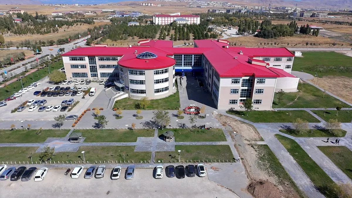 Depremde 11 yakınını kaybeden akademisyen, öğrencileri afetlere hazırlıyor