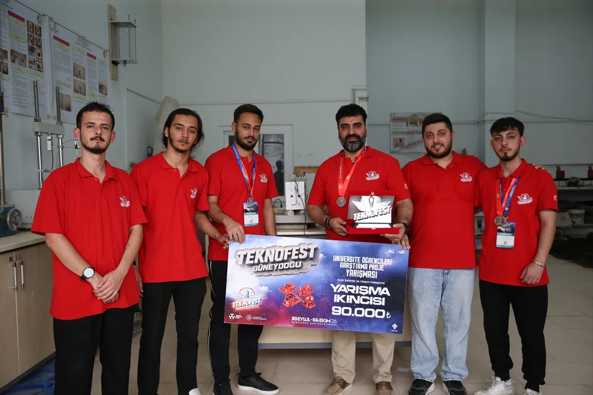 Depremzede öğrenciler kolonların sağlamlığını ölçebilen cihaz geliştirdi