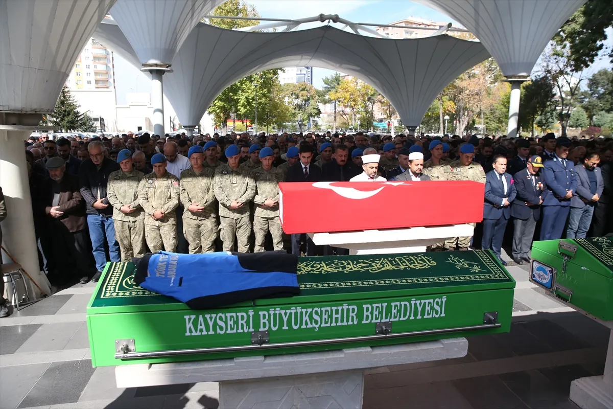 Erciyes’te kayalıklardan düşerek ölen dağcı son yolculuğuna uğurlandı