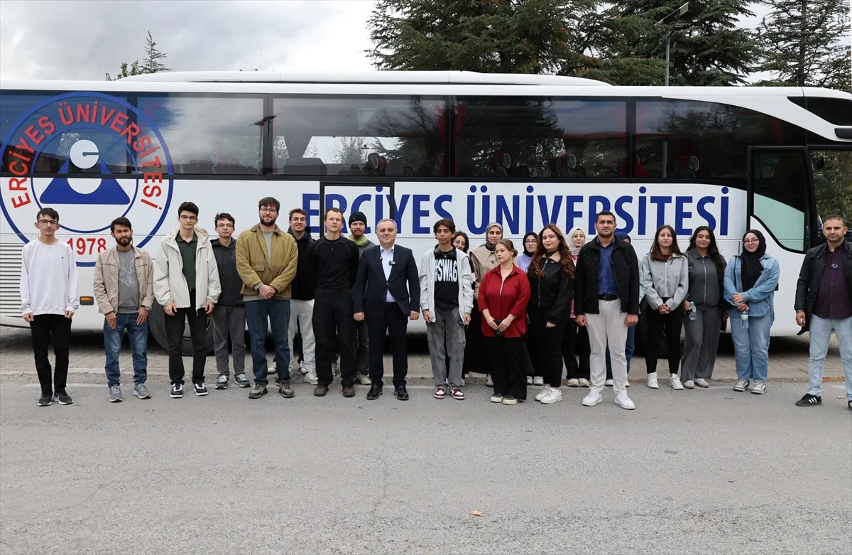 ERÜ’lü öğrenciler Kayseri Kültür Yolu Turu etkinliğine katıldı ERÜ’lü öğrenciler Kayseri Kültür Yolu Turu etkinliğine katıldı