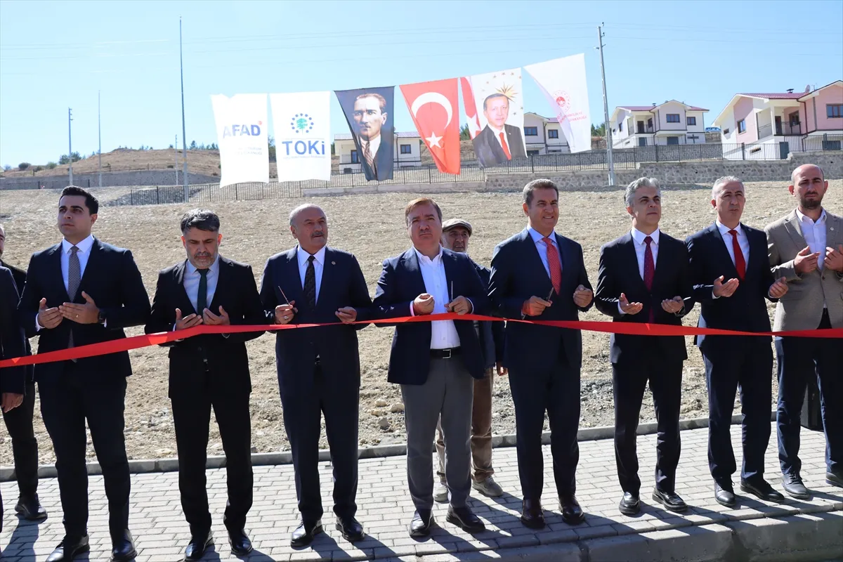 Erzincan’da 28 afet konutunun anahtarları hak sahiplerine teslim edildi