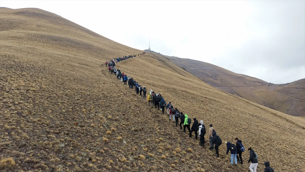 Erzurum’da 277 kişi Cumhuriyet Bayramı için Palandöken’e tırmandı Erzurum’da 277 kişi Cumhuriyet Bayramı için Palandöken’e tırmandı