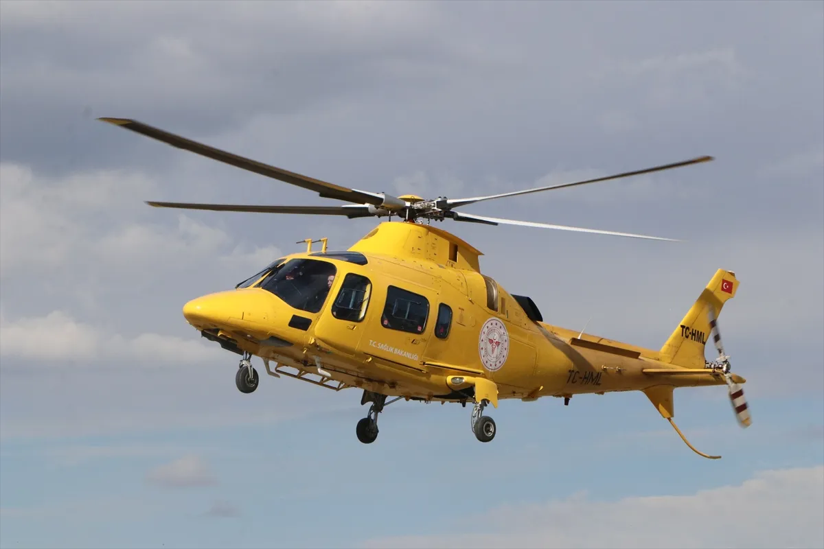 Erzurum’da ambulans helikopter kalp krizi şüphesi bulunan hasta için havalandı Erzurum’da ambulans helikopter kalp krizi şüphesi bulunan hasta için havalandı