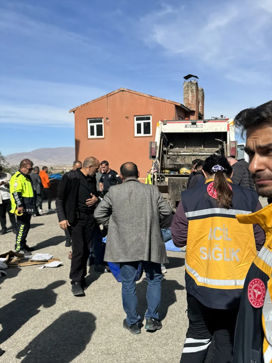 Erzurum’da çarptığı araçla bir kişinin ölümüne neden olan sürücü tutuklandı Erzurum’da çarptığı araçla bir kişinin ölümüne neden olan sürücü tutuklandı