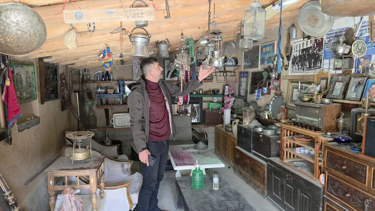 Eski eşya tutkusu yaklaşık 700 parçalık koleksiyona dönüştü