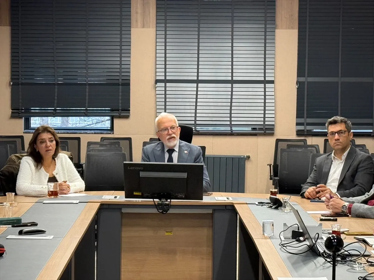 Eskişehir’de hastanenin ek hizmet binasındaki poliklinik alanı değerlendirildi Eskişehir’de hastanenin ek hizmet binasındaki poliklinik alanı değerlendirildi