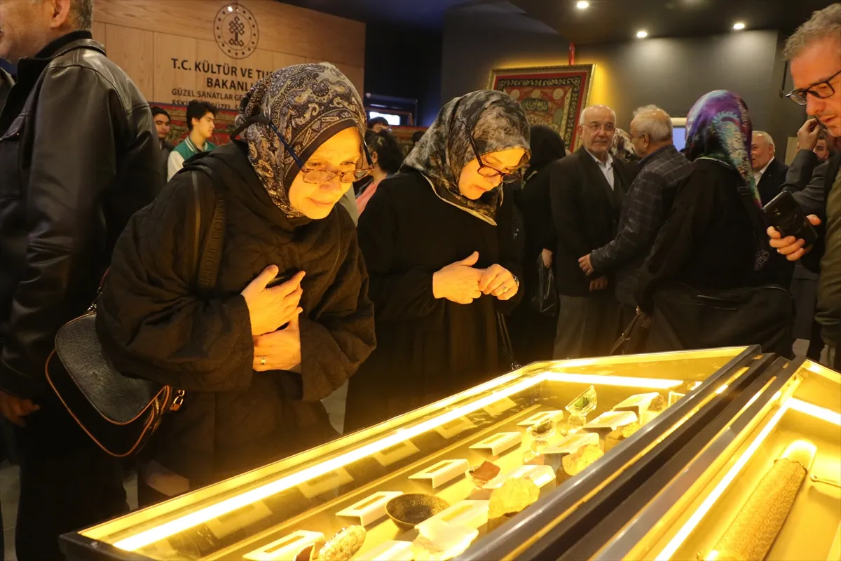 Eskişehir’de Mukaddes Emanetler sergisi açıldı Eskişehir’de Mukaddes Emanetler sergisi açıldı