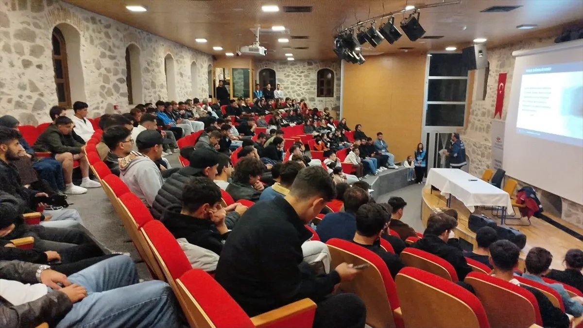 Eskişehir’de öğrenciler ve aileler uyuşturucuyla mücadele konusunda bilgilendirildi