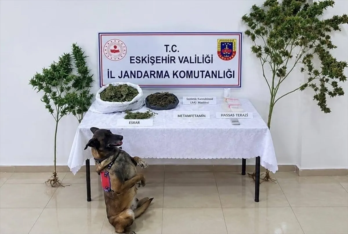 Eskişehir’de uyuşturucu operasyonunda yakalanan şüpheli tutuklandı Eskişehir’de uyuşturucu operasyonunda yakalanan şüpheli tutuklandı