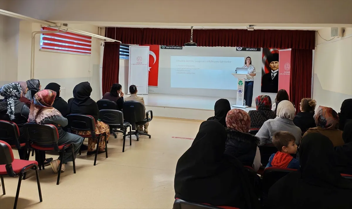 Eskişehir’de velilere çocukların benlik saygısını destekleme semineri verildi