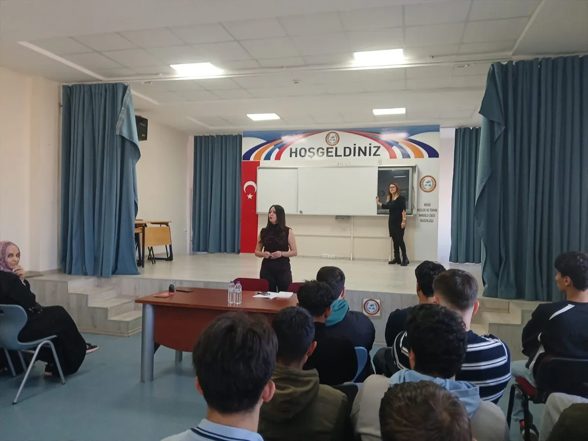 Eskişehir’de velilere ve öğrencilere yönelik eğitim düzenlendi
