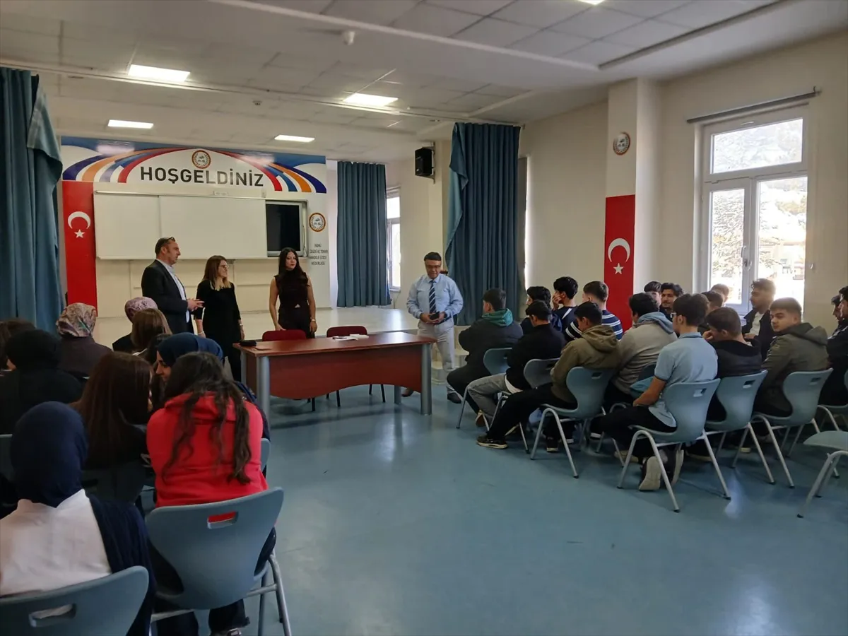 Eskişehir’de velilere ve öğrencilere yönelik eğitim düzenlendi Eskişehir’de velilere ve öğrencilere yönelik eğitim düzenlendi