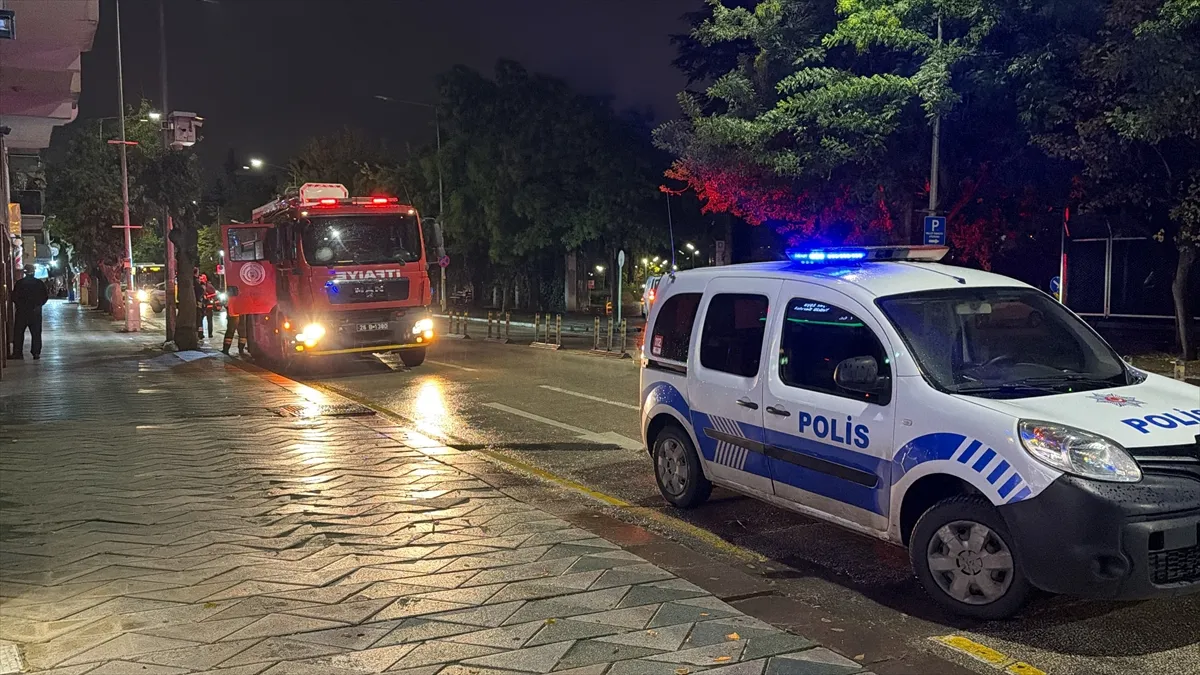 Eskişehir’de yangında uyuyakalan ev sahibi kurtarıldı