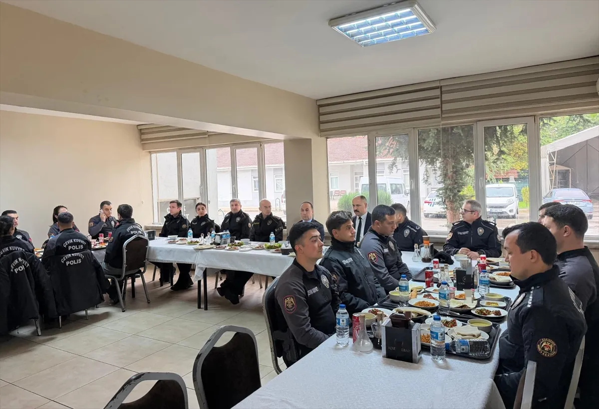 Eskişehir Emniyet Müdürü Tolga Yılmaz, çevik kuvvet personeliyle bir araya geldi