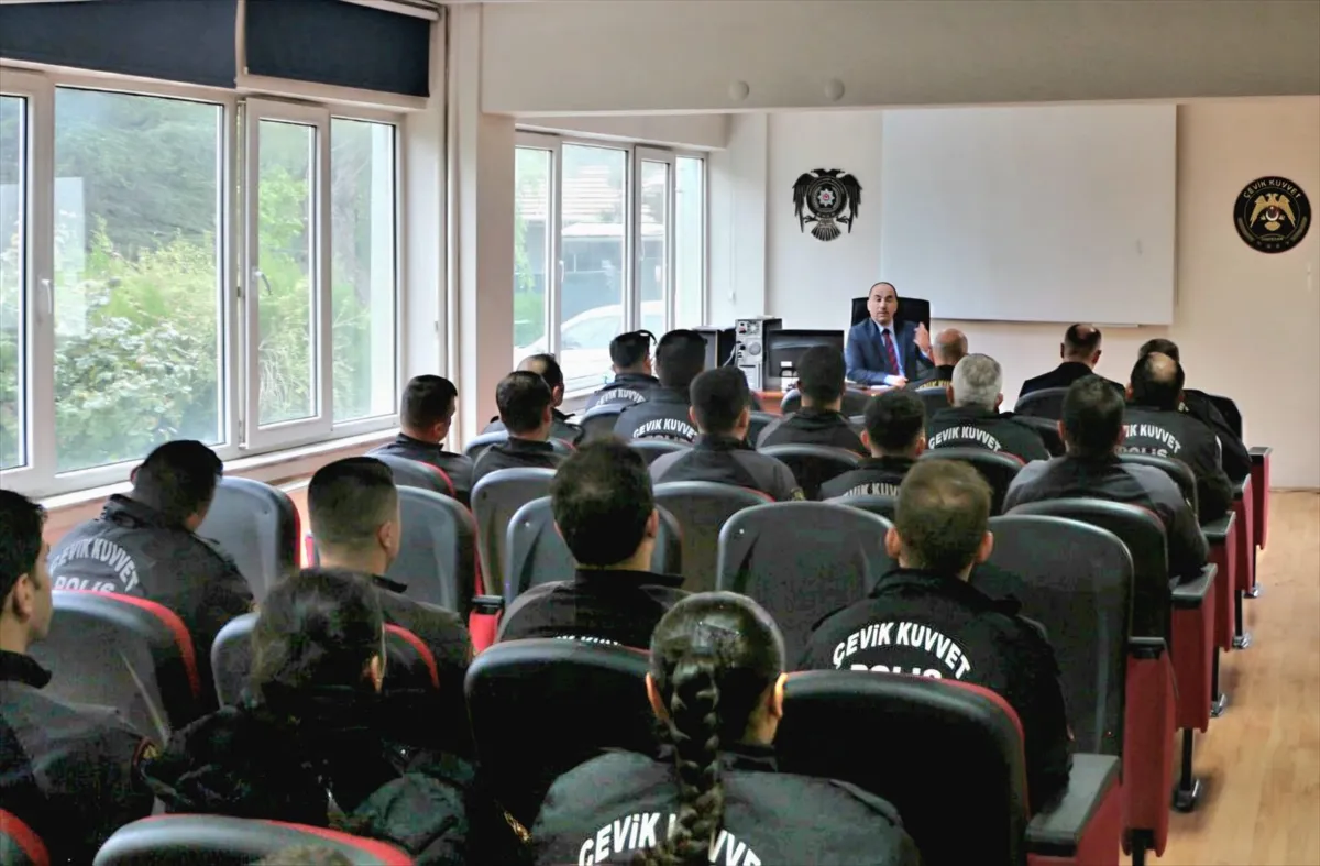 Eskişehir Emniyet Müdürü Tolga Yılmaz, çevik kuvvet personeliyle bir araya geldi