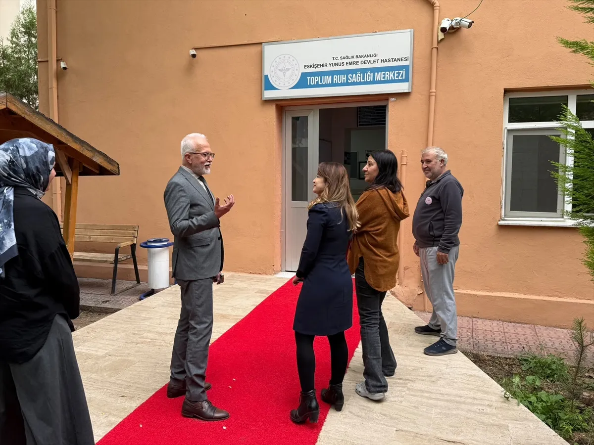 Eskişehir İl Sağlık Müdürü Bildirici, Toplum Ruh Sağlığı Merkezini ziyaret etti Eskişehir İl Sağlık Müdürü Bildirici, Toplum Ruh Sağlığı Merkezini ziyaret etti