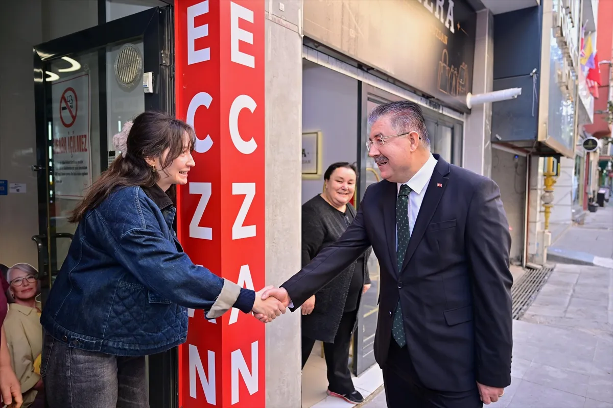 Eskişehir Valisi Erdinç Yılmaz esnafı ziyaret etti Eskişehir Valisi Erdinç Yılmaz esnafı ziyaret etti