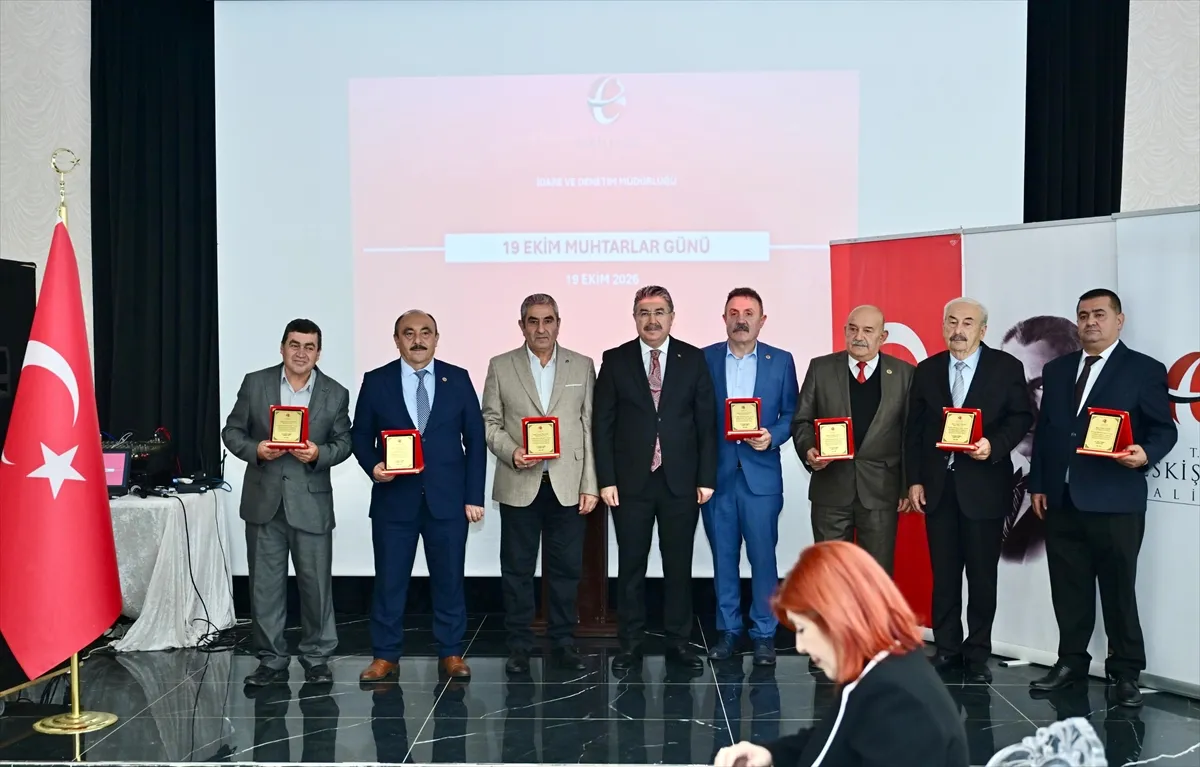 Eskişehir Valisi Yılmaz muhtarlarla buluştu Eskişehir Valisi Yılmaz muhtarlarla buluştu