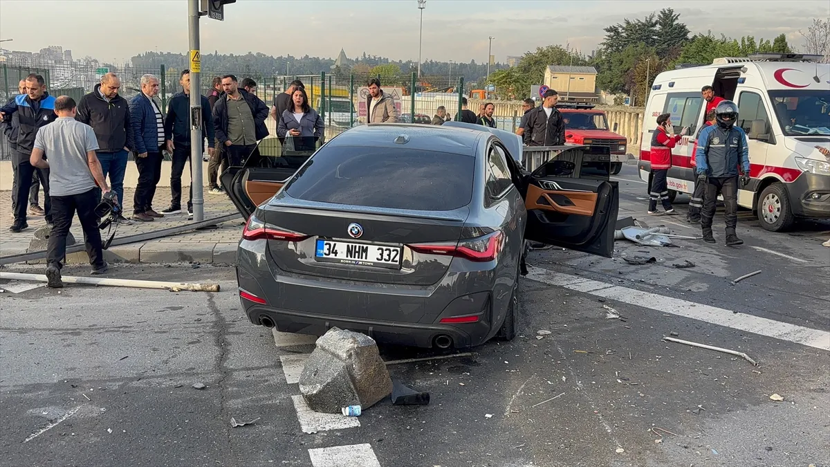 Eyüpsultan’da iki otomobilin çarpıştığı kazada 4 kişi yaralandı
