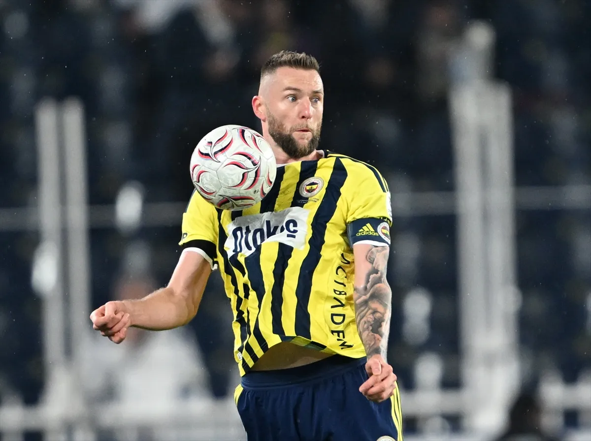 Fenerbahçe ile Corendon Alanyaspor Chobani Stadı’nda karşılaştı Fenerbahçe ile Corendon Alanyaspor Chobani Stadı’nda karşılaştı