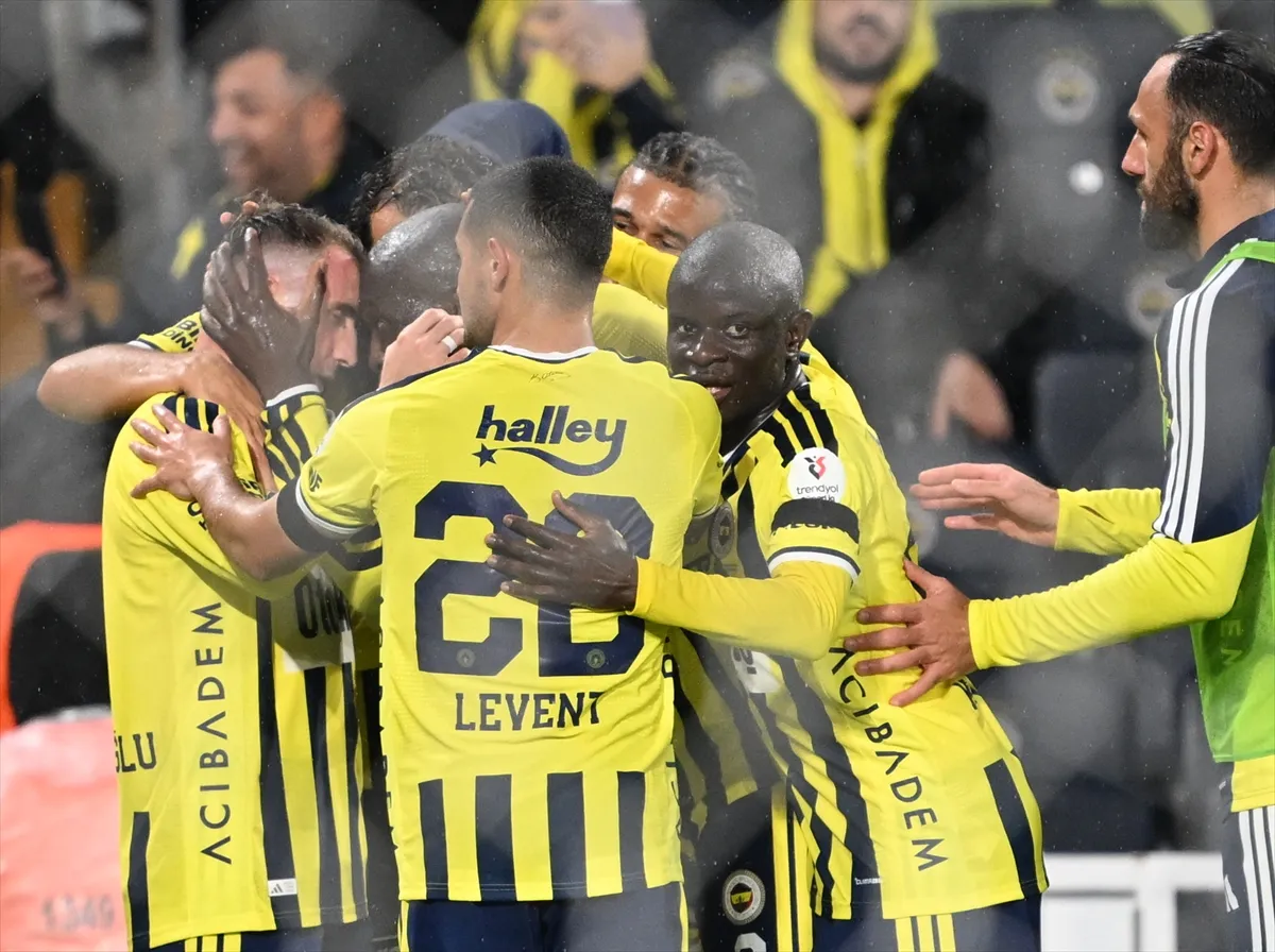 Fenerbahçe ile Corendon Alanyaspor Chobani Stadı’nda karşılaştı 4. kare