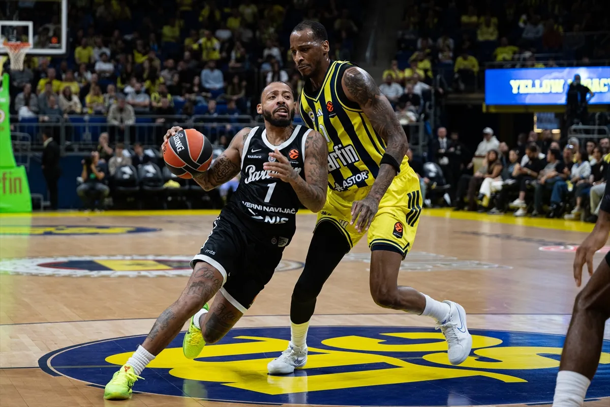 Fenerbahçe ile Partizan Ülker Salonu’nda karşı karşıya geldi Fenerbahçe ile Partizan Ülker Salonu’nda karşı karşıya geldi