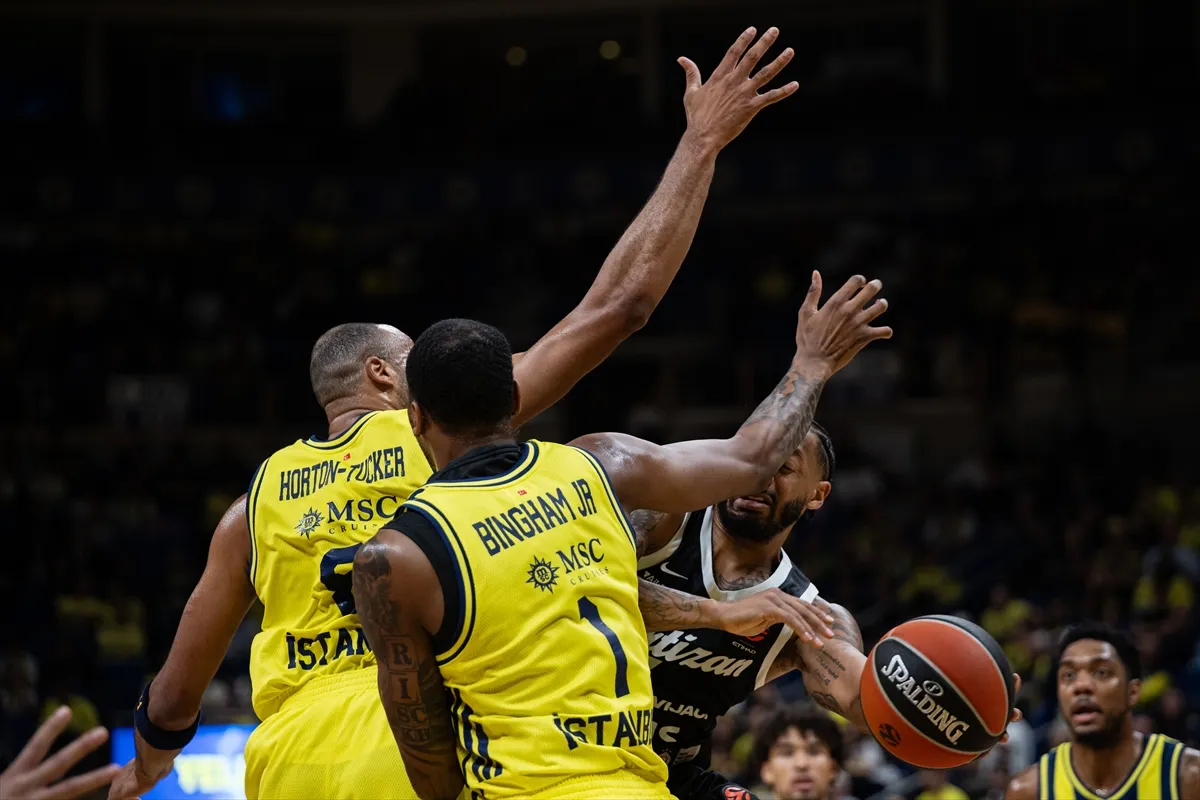 Fenerbahçe ile Partizan Ülker Salonu’nda karşı karşıya geldi 6. kare