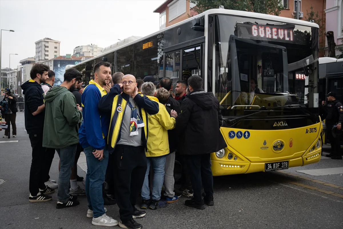 Fenerbahçe taraftarı, RAMS Park’a hareket etti Fenerbahçe taraftarı, RAMS Park’a hareket etti
