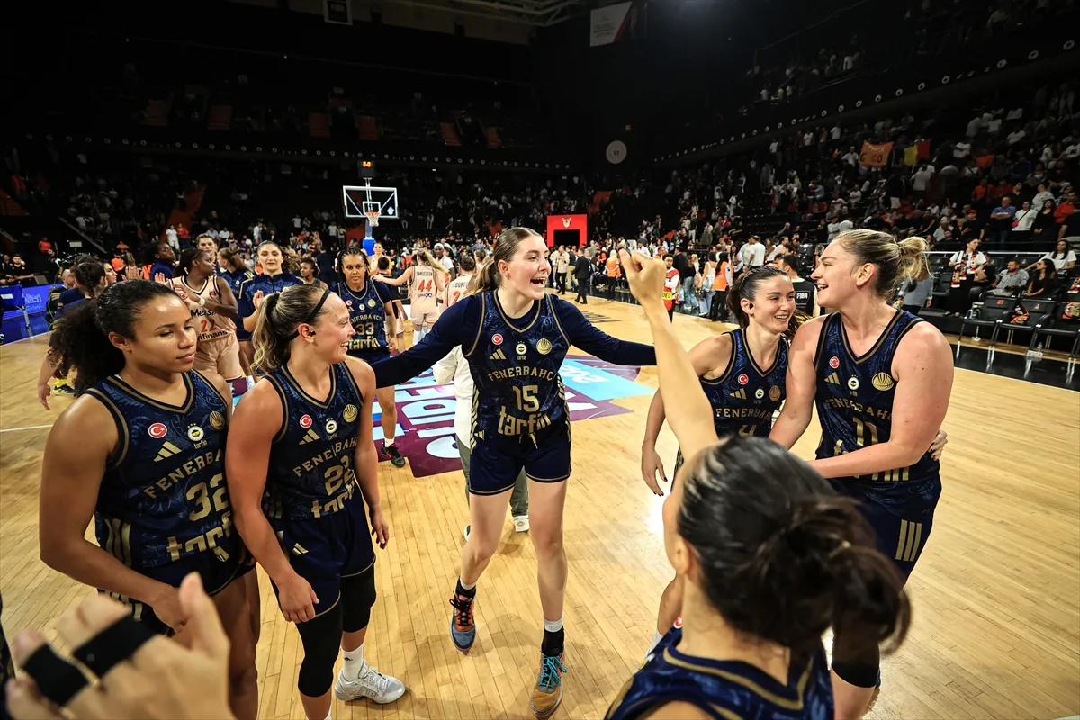 Fenerbahçe Tarfin, 2026 FIBA Kadınlar Süper Kupa’yı kaldırdı