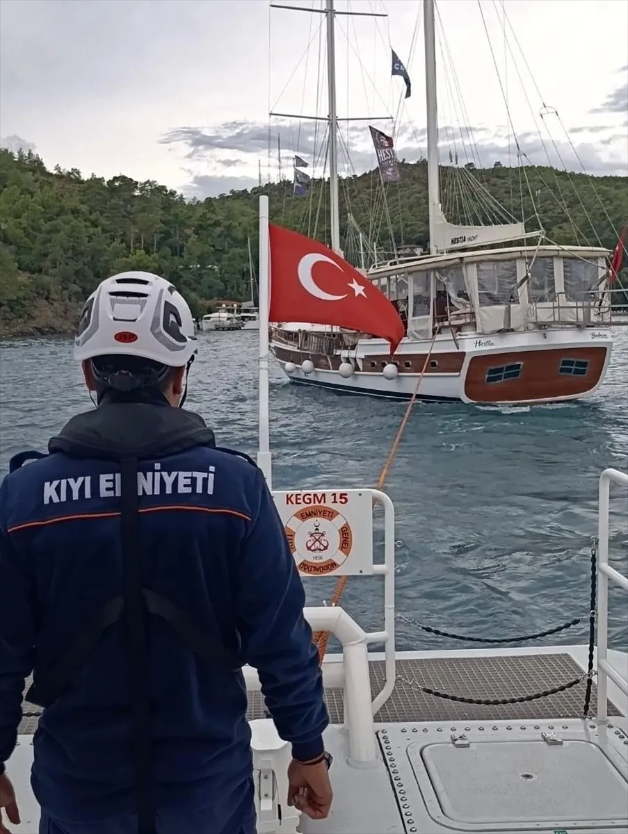 Fethiye’de sürüklenen teknedeki 2 kişi kurtarıldı Fethiye’de sürüklenen teknedeki 2 kişi kurtarıldı