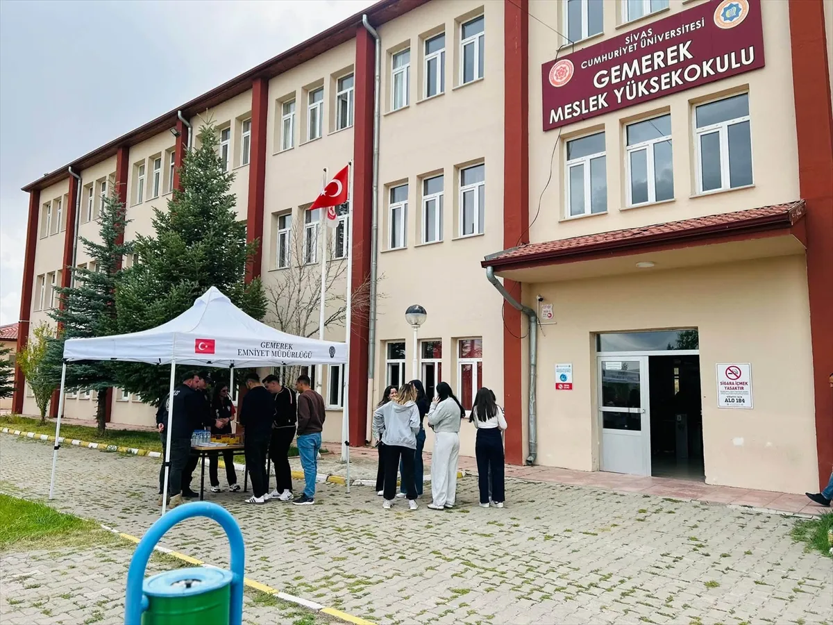 Gemerek’te öğrencilere güvenlik bilgilendirmesi yapıldı