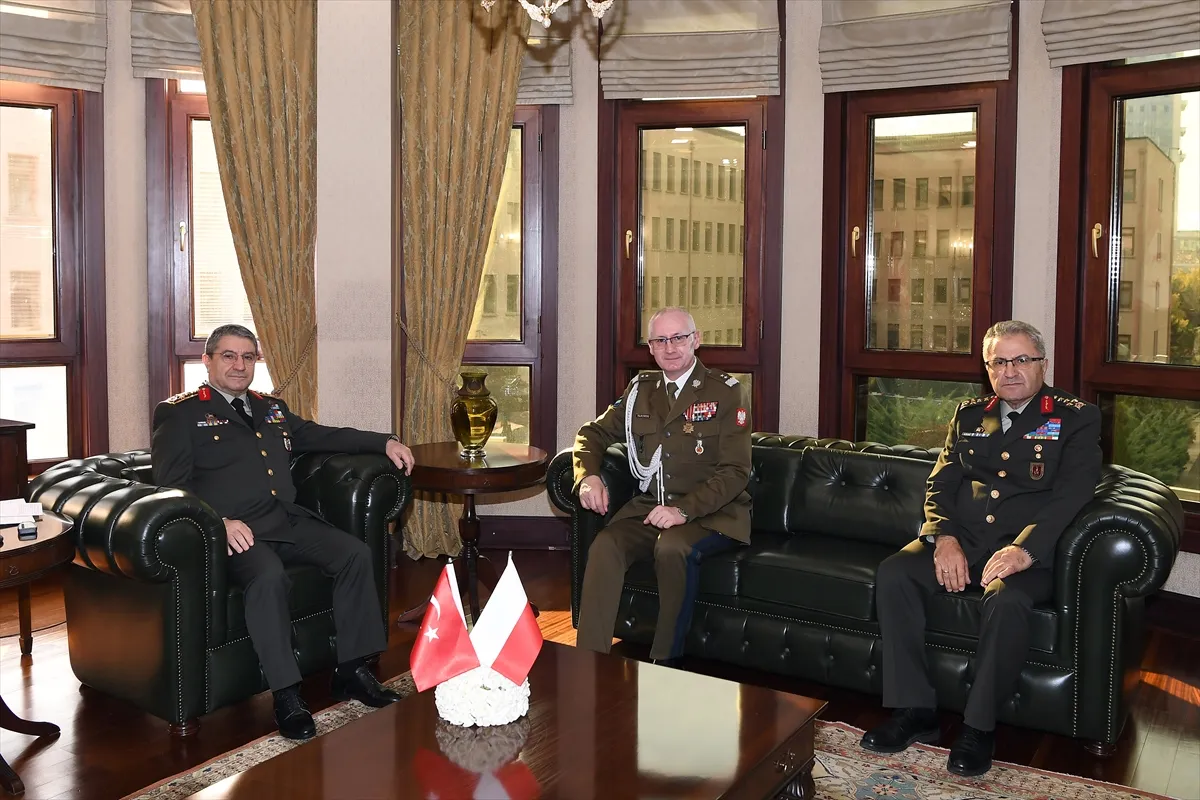 Genelkurmay Başkanı Orgeneral Bayraktaroğlu, Polonya Kara Kuvvetleri Müfettişi Tümgeneral Fajkowski’yi kabul etti Genelkurmay Başkanı Orgeneral Bayraktaroğlu, Polonya Kara Kuvvetleri Müfettişi Tümgeneral Fajkowski’yi kabul etti
