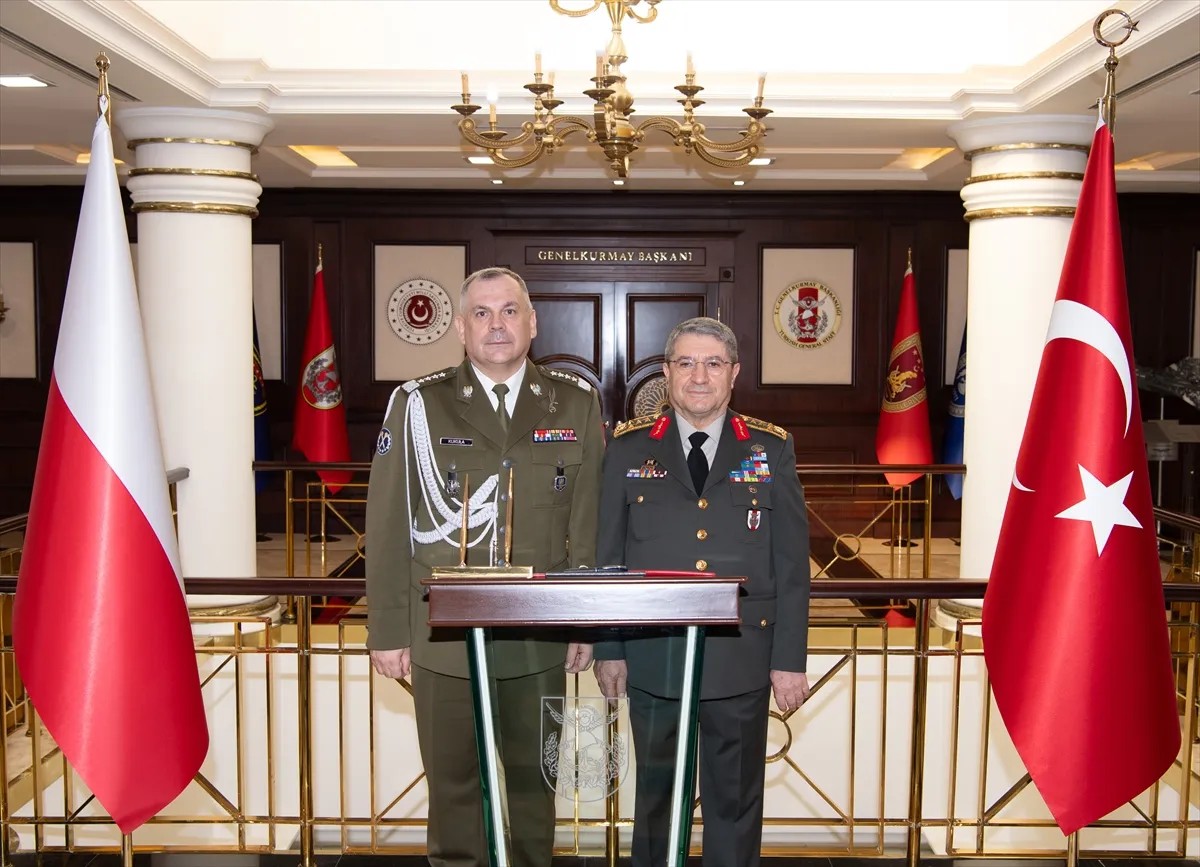 Genelkurmay Başkanı Orgeneral Bayraktaroğlu, Polonyalı mevkidaşı Orgeneral Kukula ile görüştü