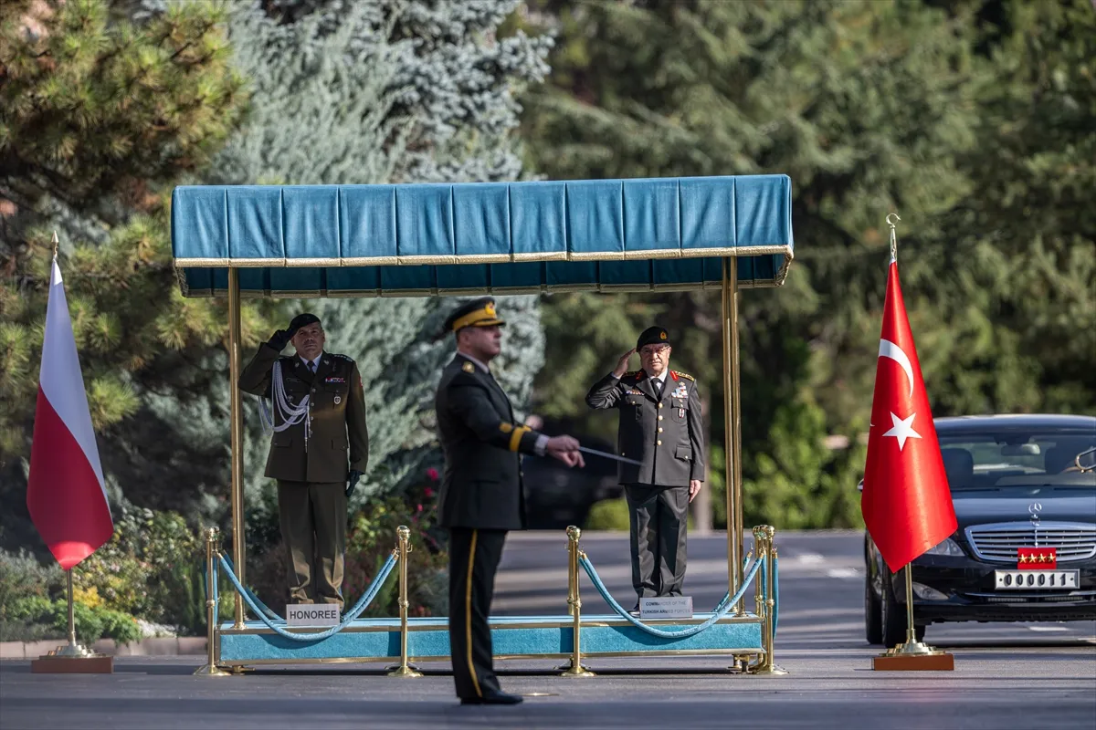 Genelkurmay Başkanı Orgeneral Bayraktaroğlu, Polonyalı mevkidaşı Orgeneral Kukula ile görüştü Genelkurmay Başkanı Orgeneral Bayraktaroğlu, Polonyalı mevkidaşı Orgeneral Kukula ile görüştü