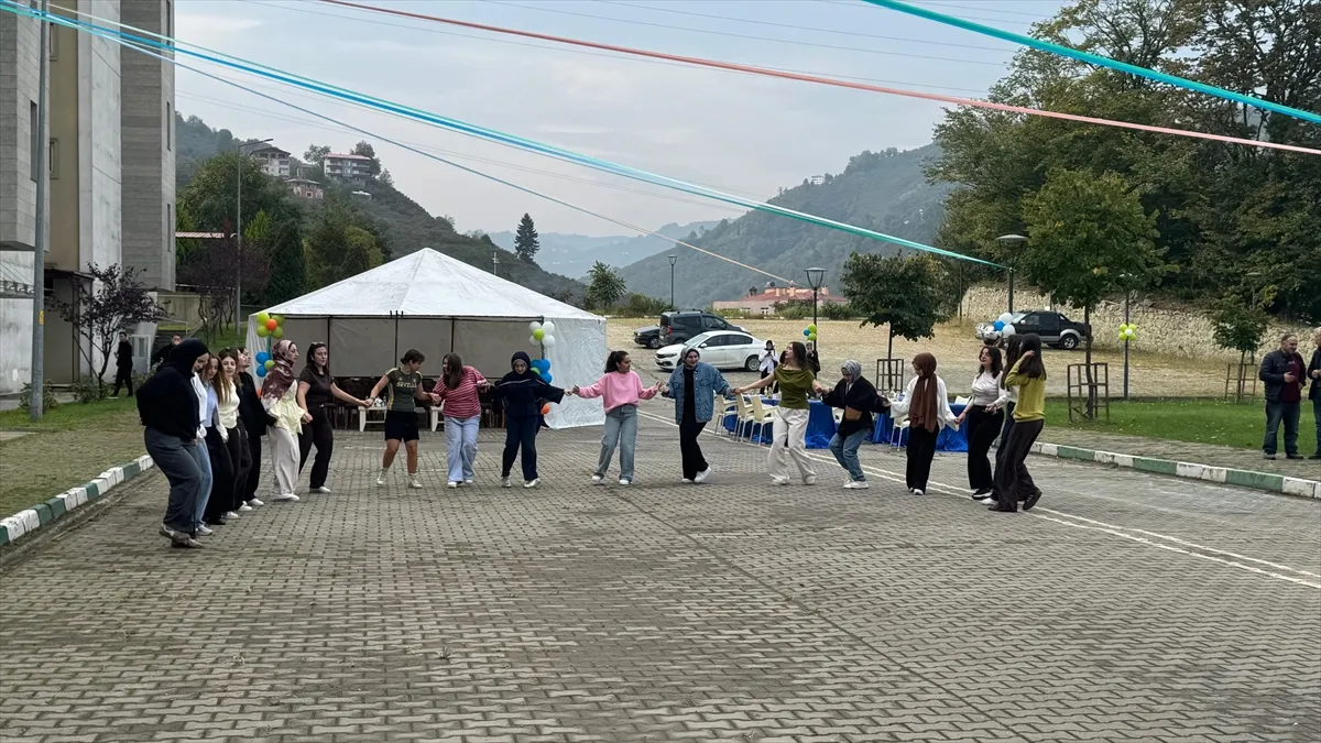 Giresun Üniversitesinde geleneksel balık şenliği düzenlendi Giresun Üniversitesinde geleneksel balık şenliği düzenlendi