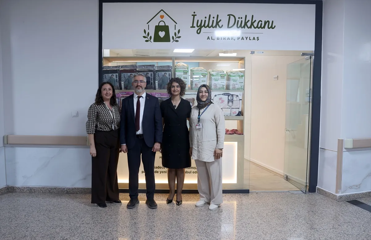Hastanede hayırseverlerin desteğiyle kurulan dükkan iyilik dağıtıyor