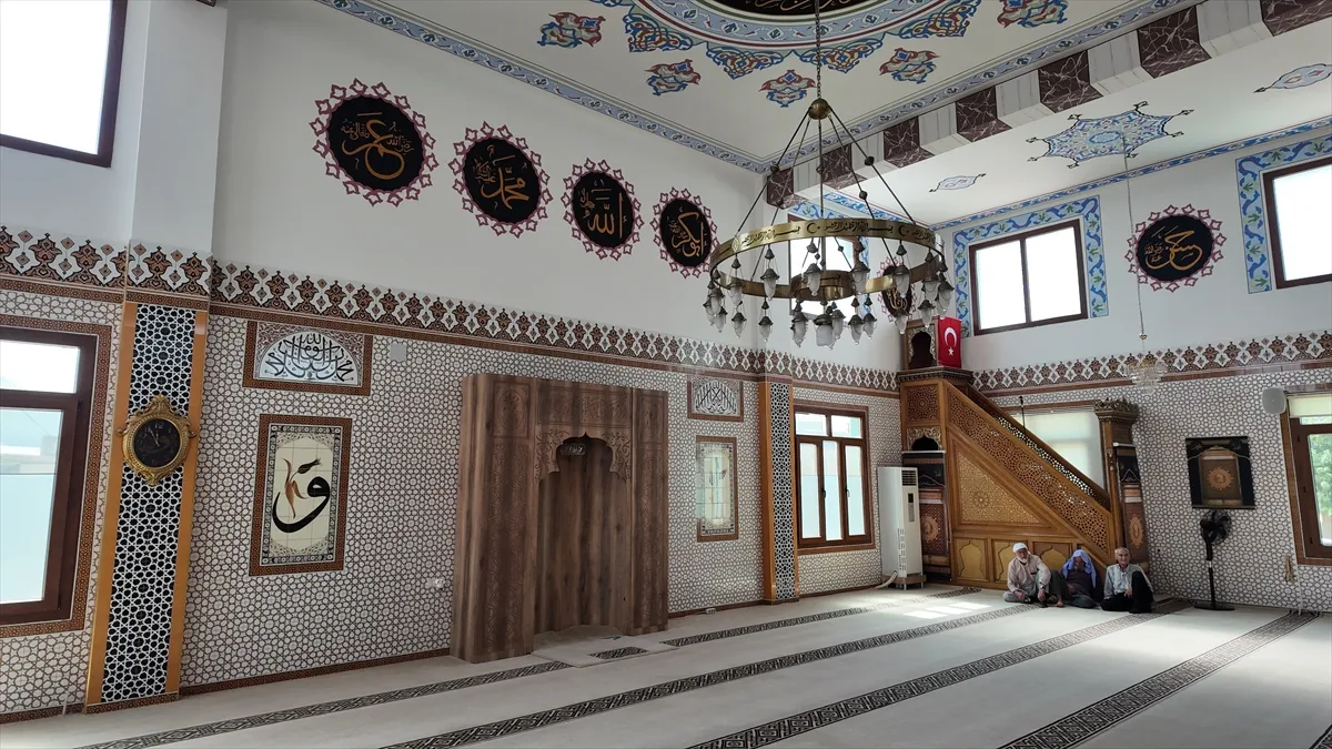 Hatay’da depremlerin ardından 137’nci cami ibadete açıldı Hatay’da depremlerin ardından 137’nci cami ibadete açıldı