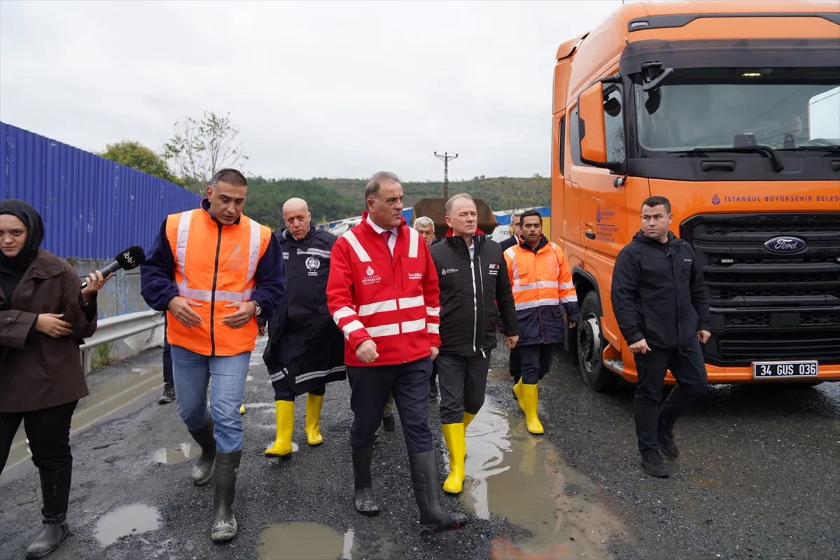 İBB Başkan Vekili Aslan, selden etkilenen yerlerde inceleme yaptı