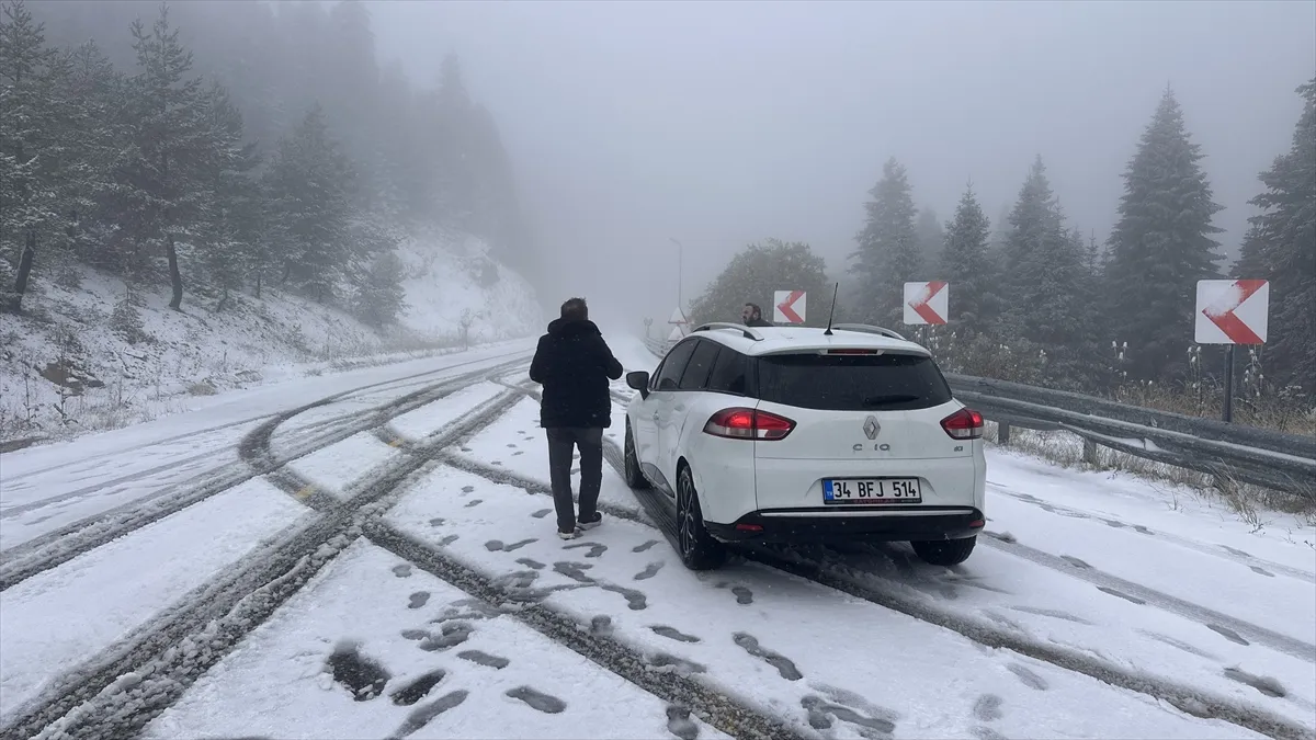 Ilgaz Dağı kar yağışıyla beyaza büründü Ilgaz Dağı kar yağışıyla beyaza büründü