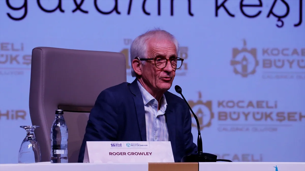 İngiliz tarihçi Roger Crowley, 16. Kocaeli Kitap Fuarı’nda okurlarla buluştu İngiliz tarihçi Roger Crowley, 16. Kocaeli Kitap Fuarı’nda okurlarla buluştu
