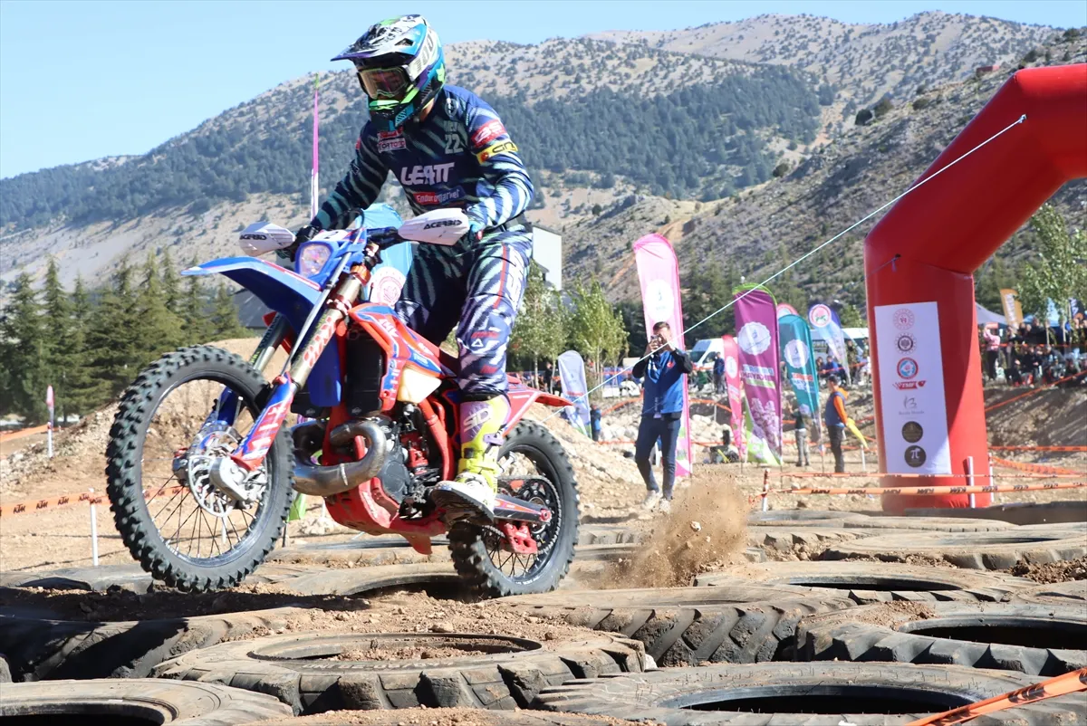 Isparta Davraz’da Hard Enduro Motor Yarışları başladı Isparta Davraz’da Hard Enduro Motor Yarışları başladı